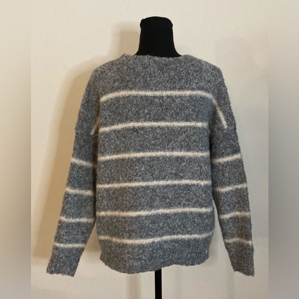 Dreamers by Debut Grey White Striped Boucle Knit Sweater C9849 Womens SM - Picture 4 of 8